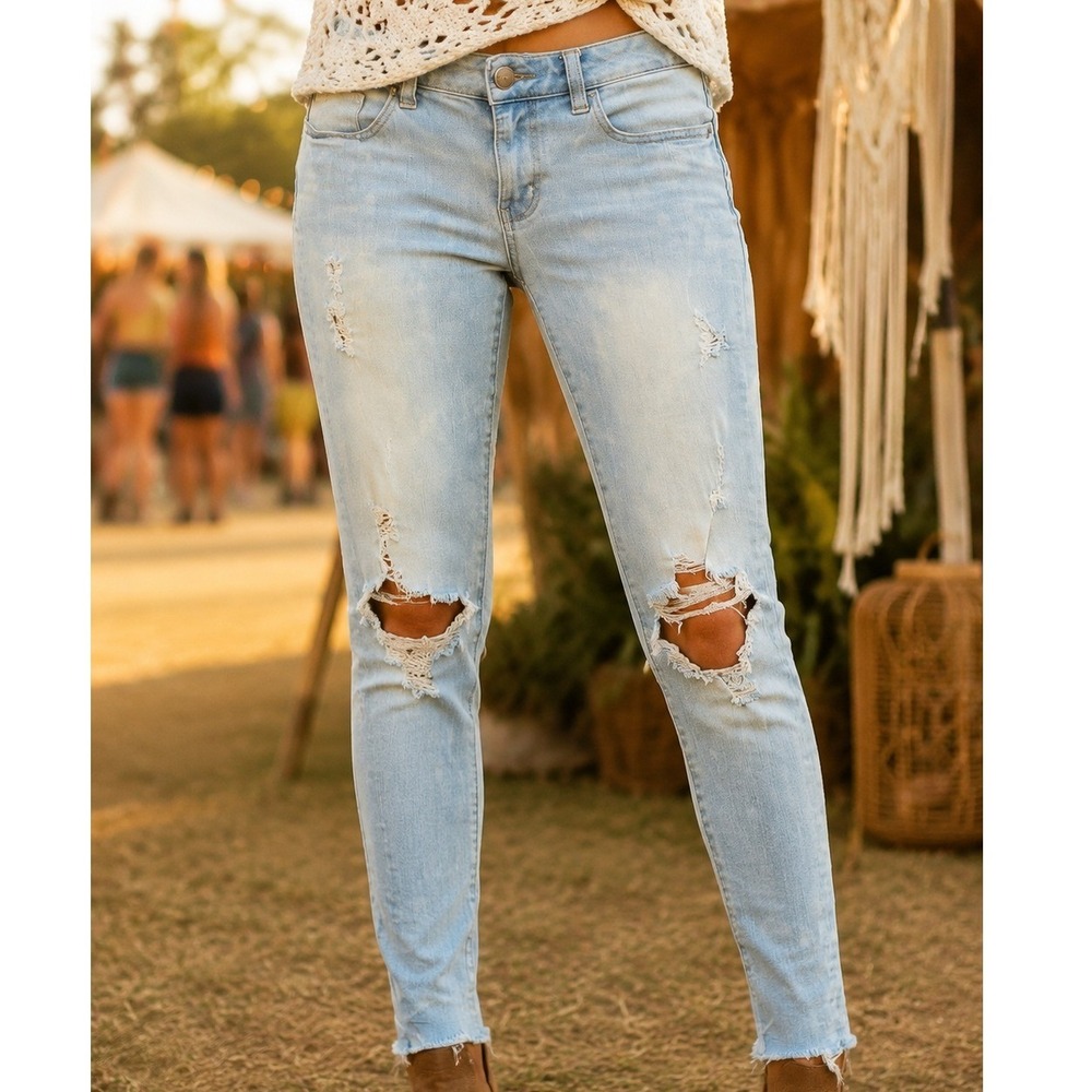 American Eagle 360 Super Stretch Jegging Light Wash Distressed Ripped Jeans Sz 6